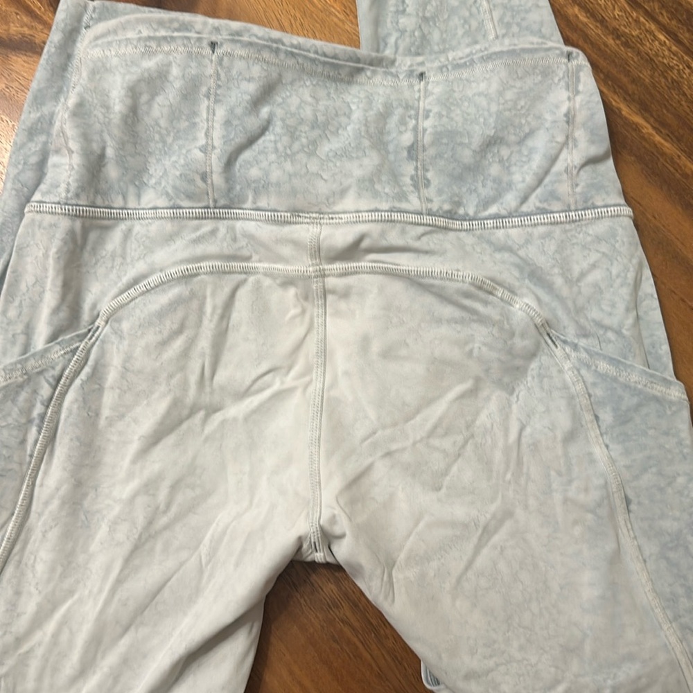 Waterwash Lululemon leggings size 6.